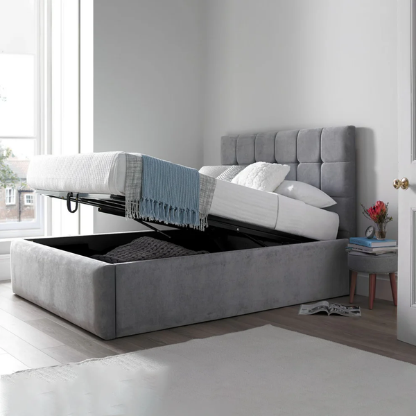 Single bed made of red beech wood and velvet fabric