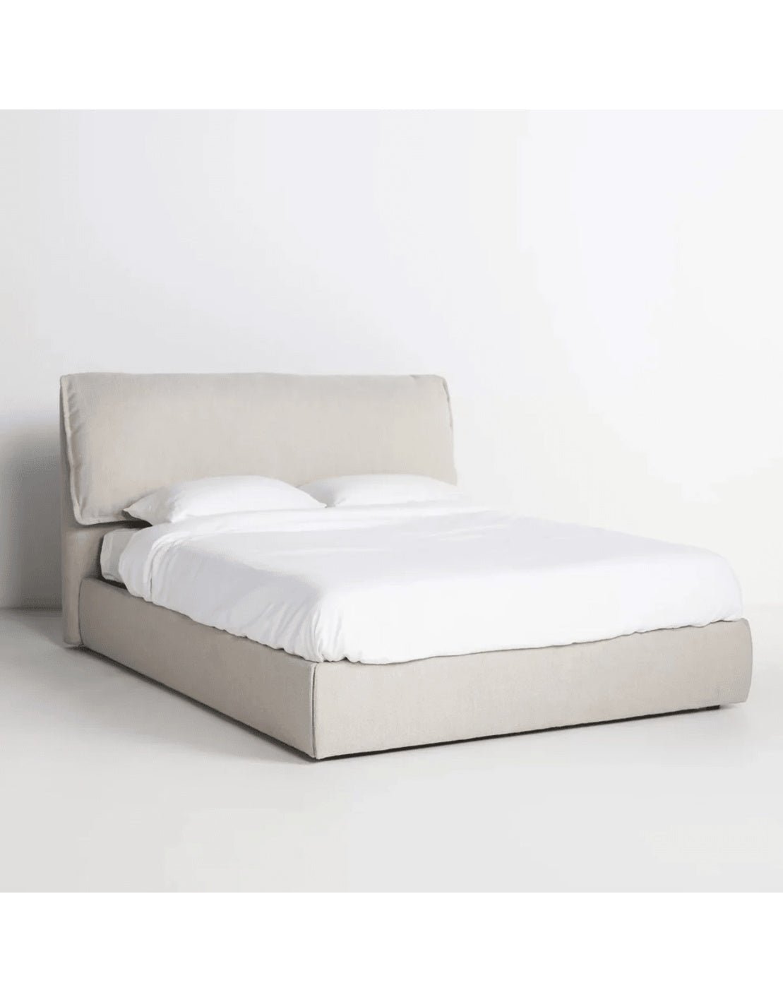 سرير خشب كونتر و قماش قطيفة بيج كود bed5031