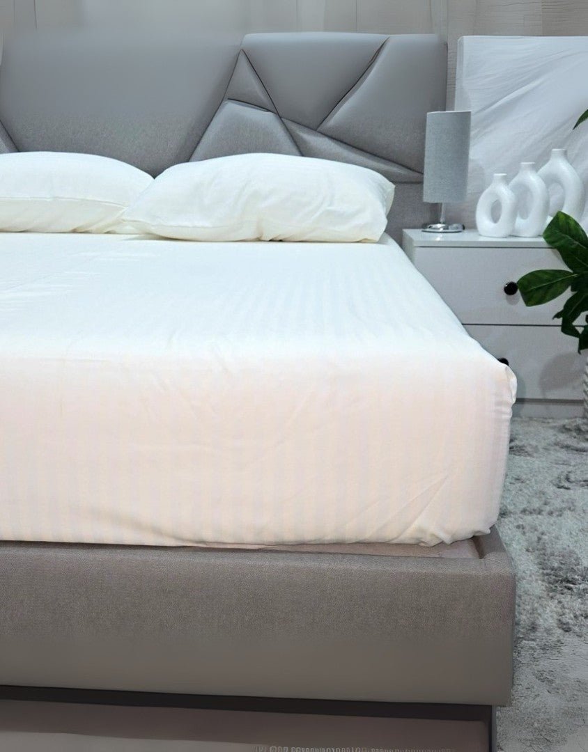 Plain elastic fitted sheet set - white Next & Joe bed sheets